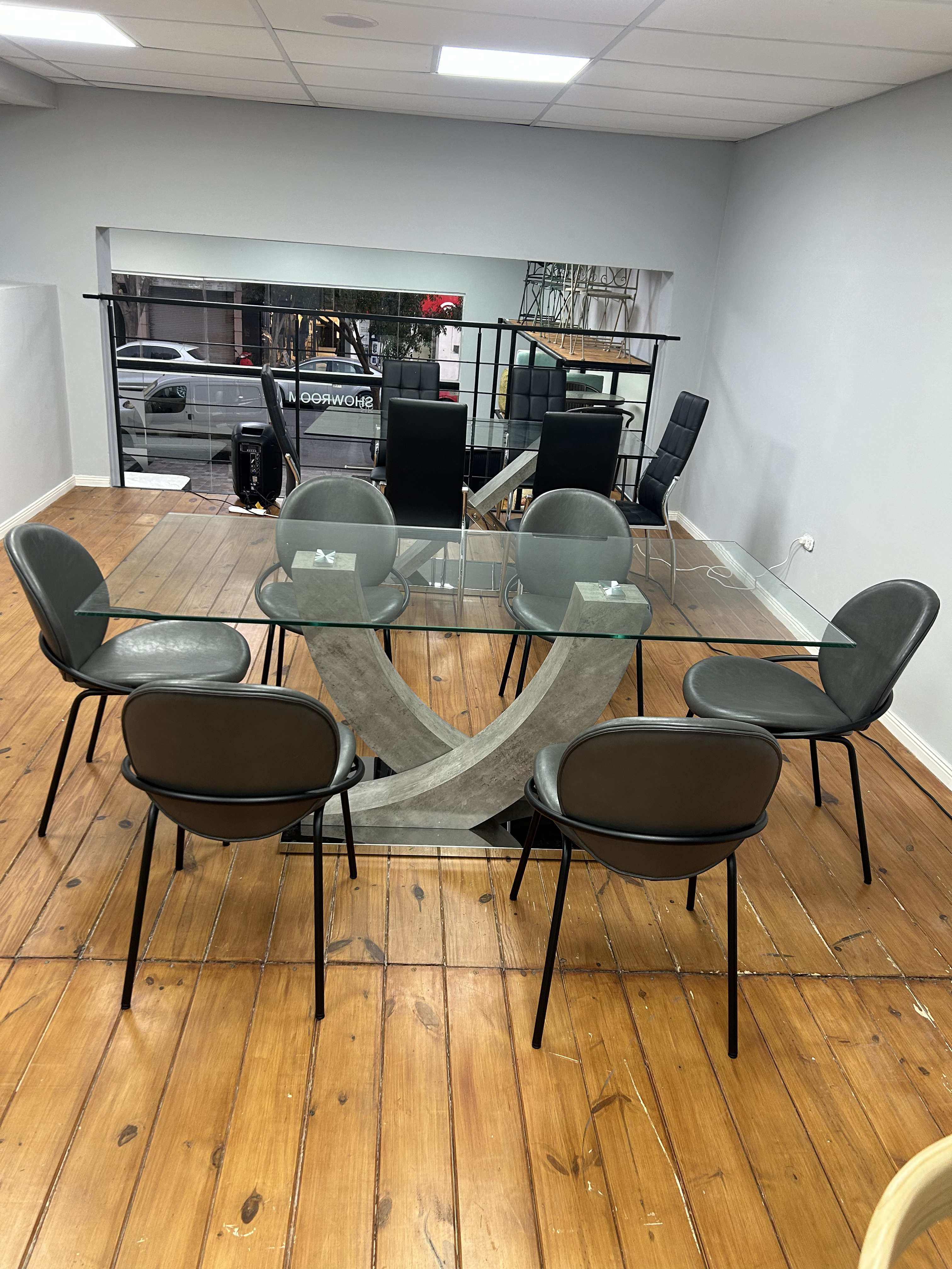 Showroom 2